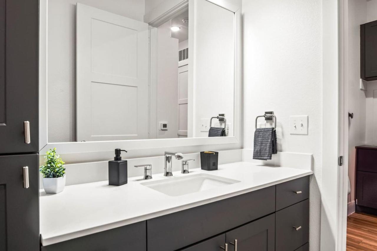 Luxurious New Unit 1Bd1Ba Pool, Golf Sim Apartment Austin Bagian luar foto